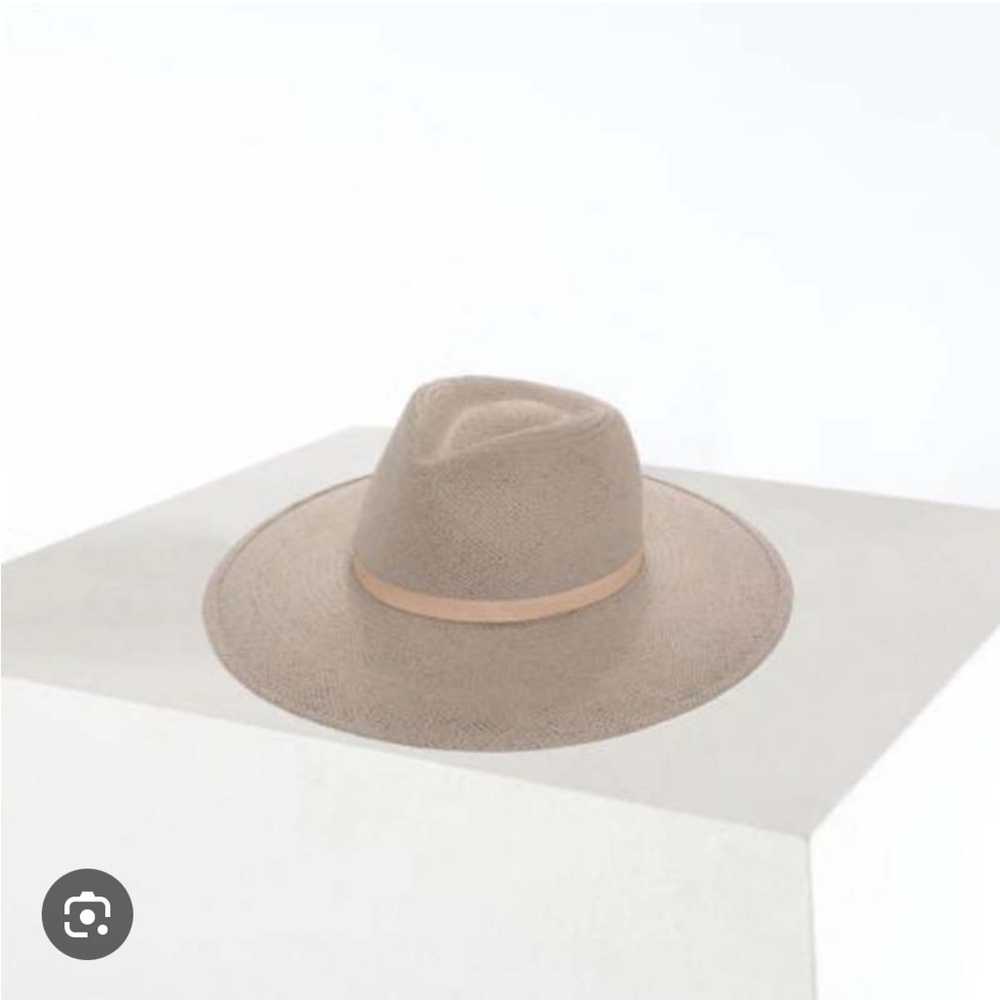 NWT Janessa Leone valentine packable straw hat in Beige/grey size medium